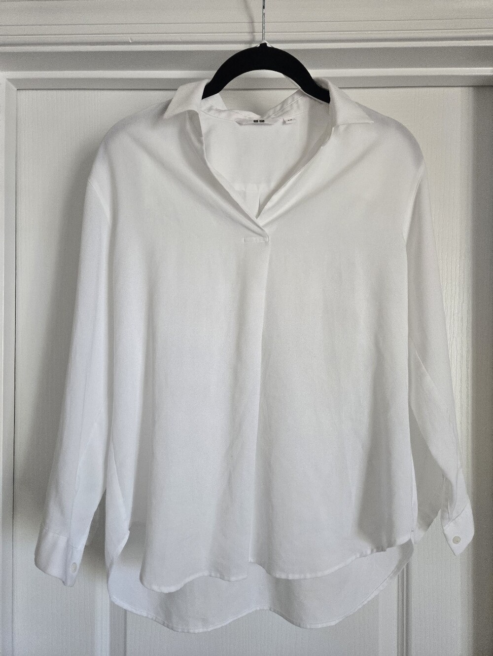 Uniqlo White Rayon Collared Blouse With Button Sleeves S/P